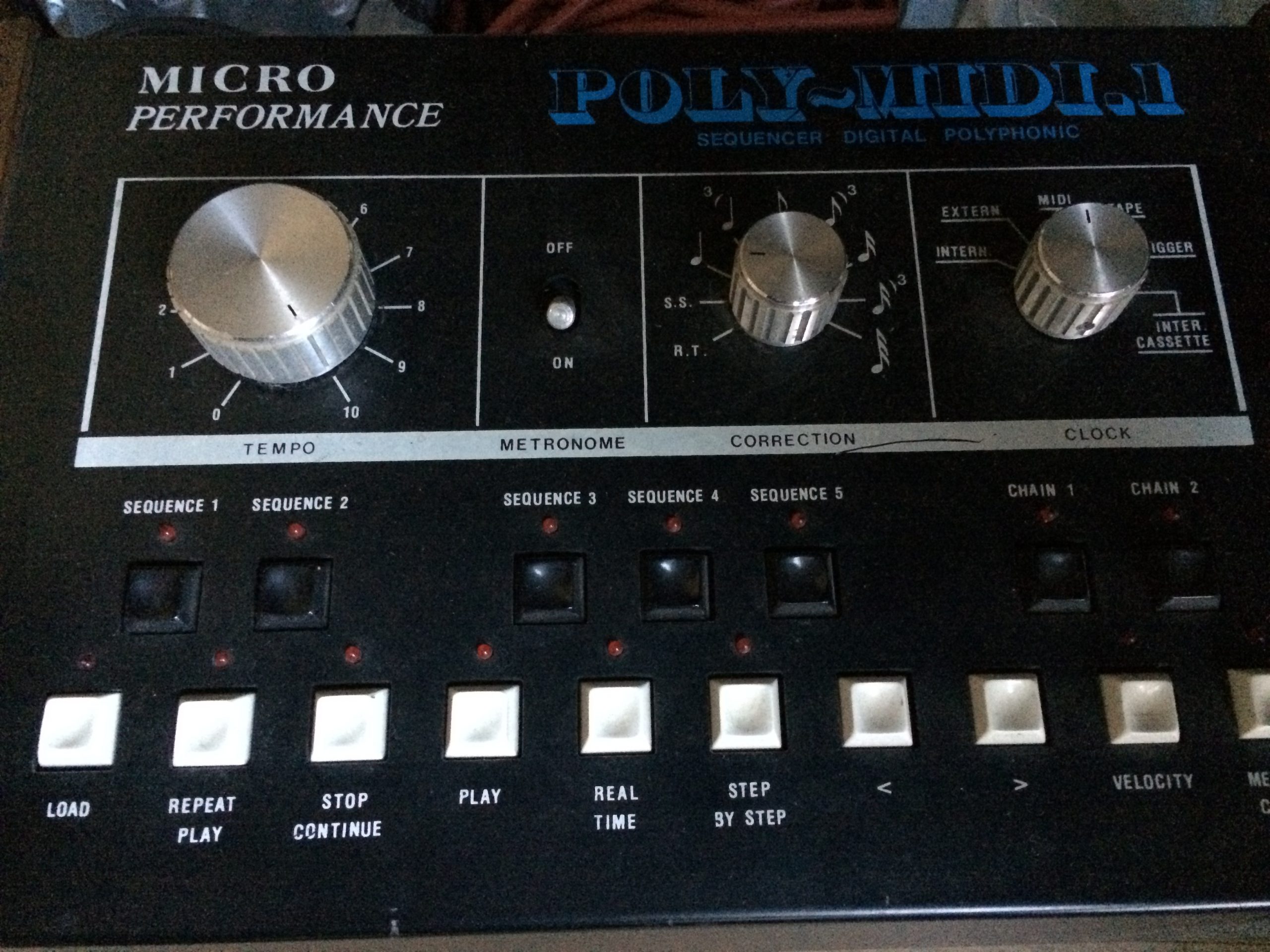 Microperformance, séquenceur Poly-Midi,